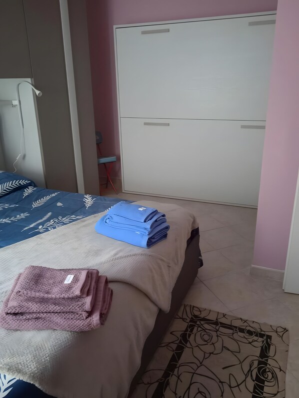 Bügeleisen/Bügelbrett, WLAN, Bettwäsche