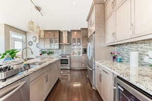 ميكروويف، فرن، موقد طهي مسطح، غسالة أطباق