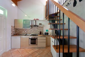 Micro-ondes, four, grille-pain