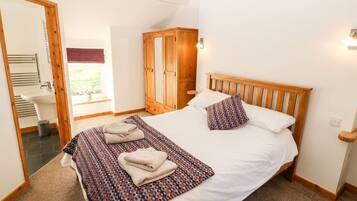 3 bedrooms, individually decorated, individually furnished, free WiFi