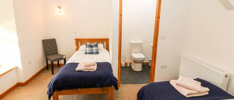 3 Schlafzimmer, individuell dekoriert, individuell eingerichtet