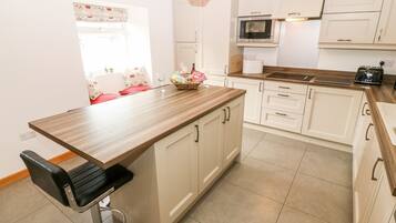 Dishwasher, cookware/dishes/utensils