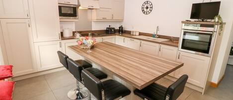 Dishwasher, cookware/dishes/utensils