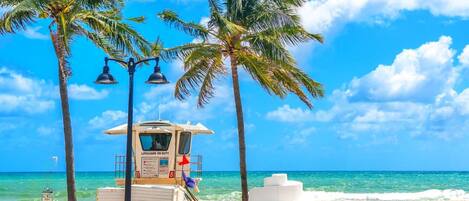 Camastros y toallas de playa