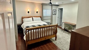 1 dormitorio, tabla de planchar con plancha, wifi y ropa de cama