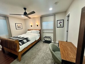 Tabla de planchar con plancha, wifi y ropa de cama 