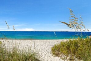 Beach - K&K’s Coastal Cove/Golf cart/Beach access across street/Pet friendly! (Port St. Joe)