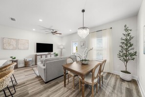 Interior - K&K’s Coastal Cove/Golf cart/Beach access across street/Pet friendly! (Port St. Joe)