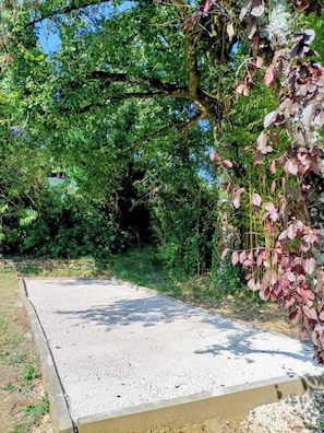 A paved pathway surrounded by lush greenery and trees. - Typical house with private pool - 6km Sarlat (Saint-André-d'Allas)