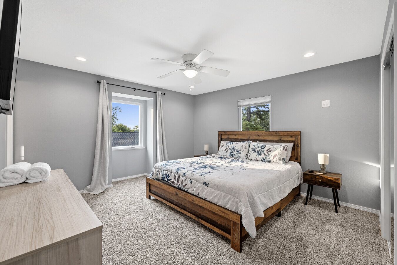 4 chambres, fer et planche à repasser, lit parapluie, Wi-Fi