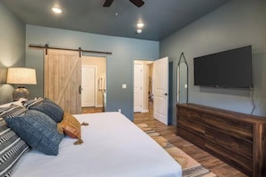4 bedrooms, iron/ironing board, travel crib, free WiFi