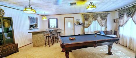 テレビ、暖炉、書斎 / ワークスペース