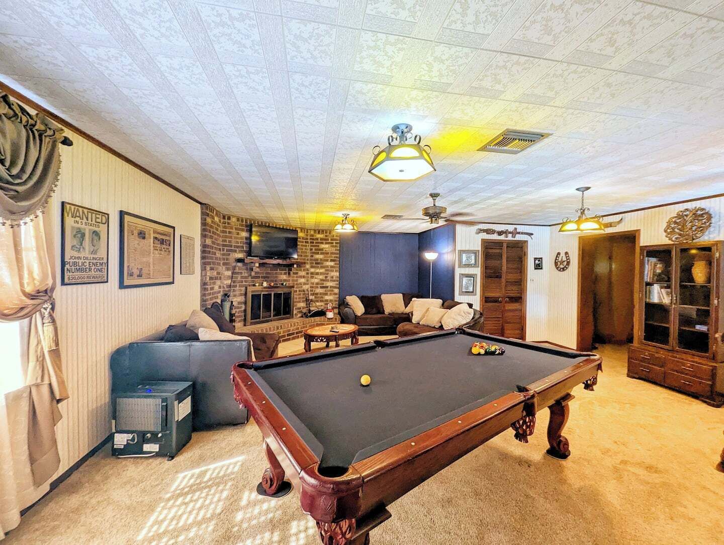 テレビ、暖炉、書斎 / ワークスペース