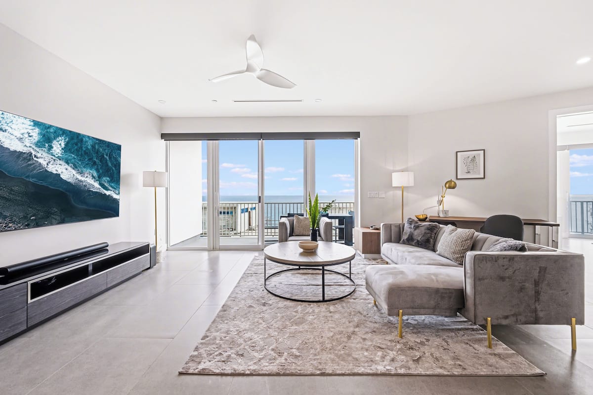 204 - 3 Bedroom Ocean View (2nd Floor) | Living area