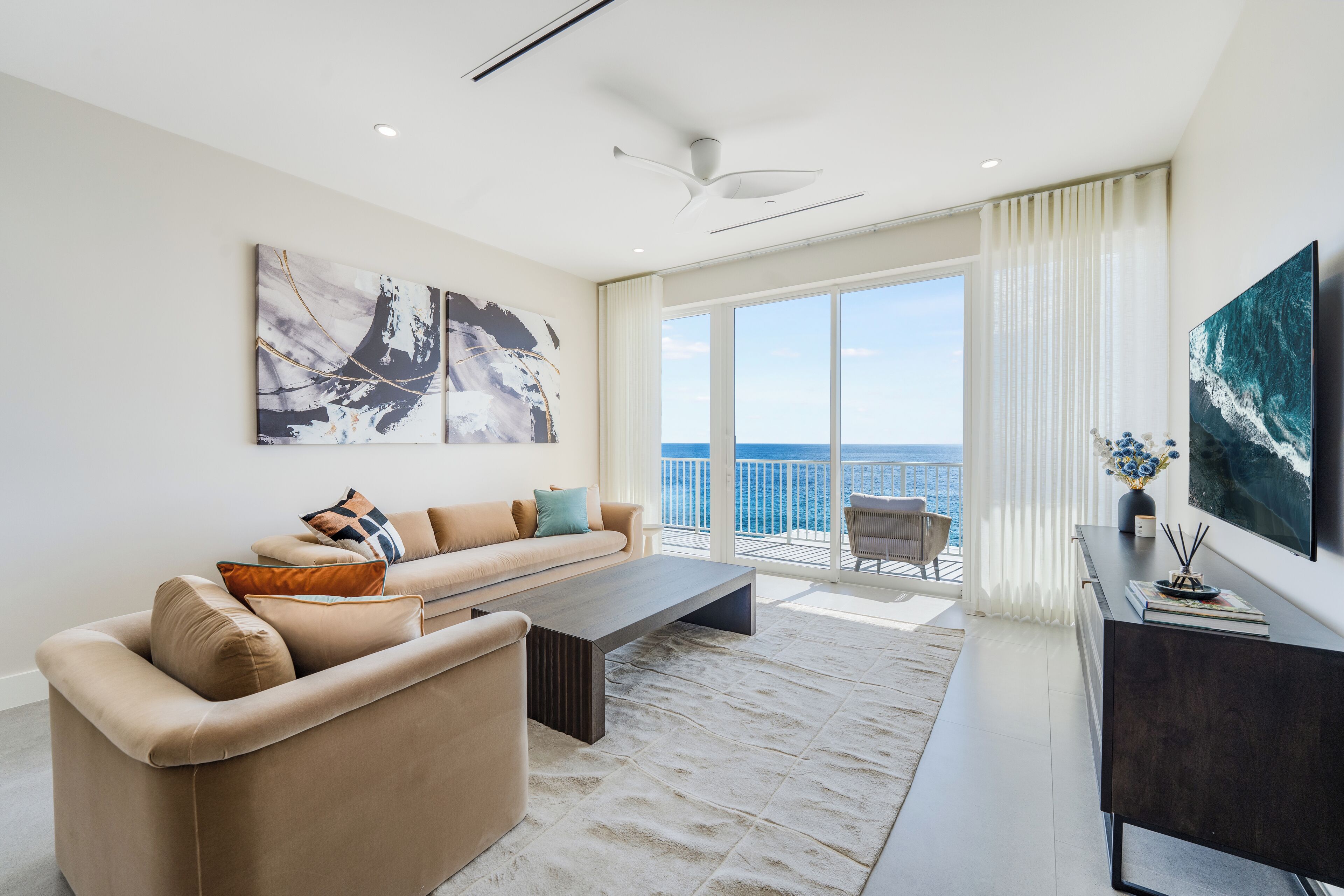 405 - 2 Bedroom Ocean View (4th Floor) | Living area
