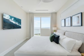 303 - 2 Bedroom Ocean View (3rd Floor) | Fer et planche à repasser, lits bébé (gratuits), Wi-Fi gratuit