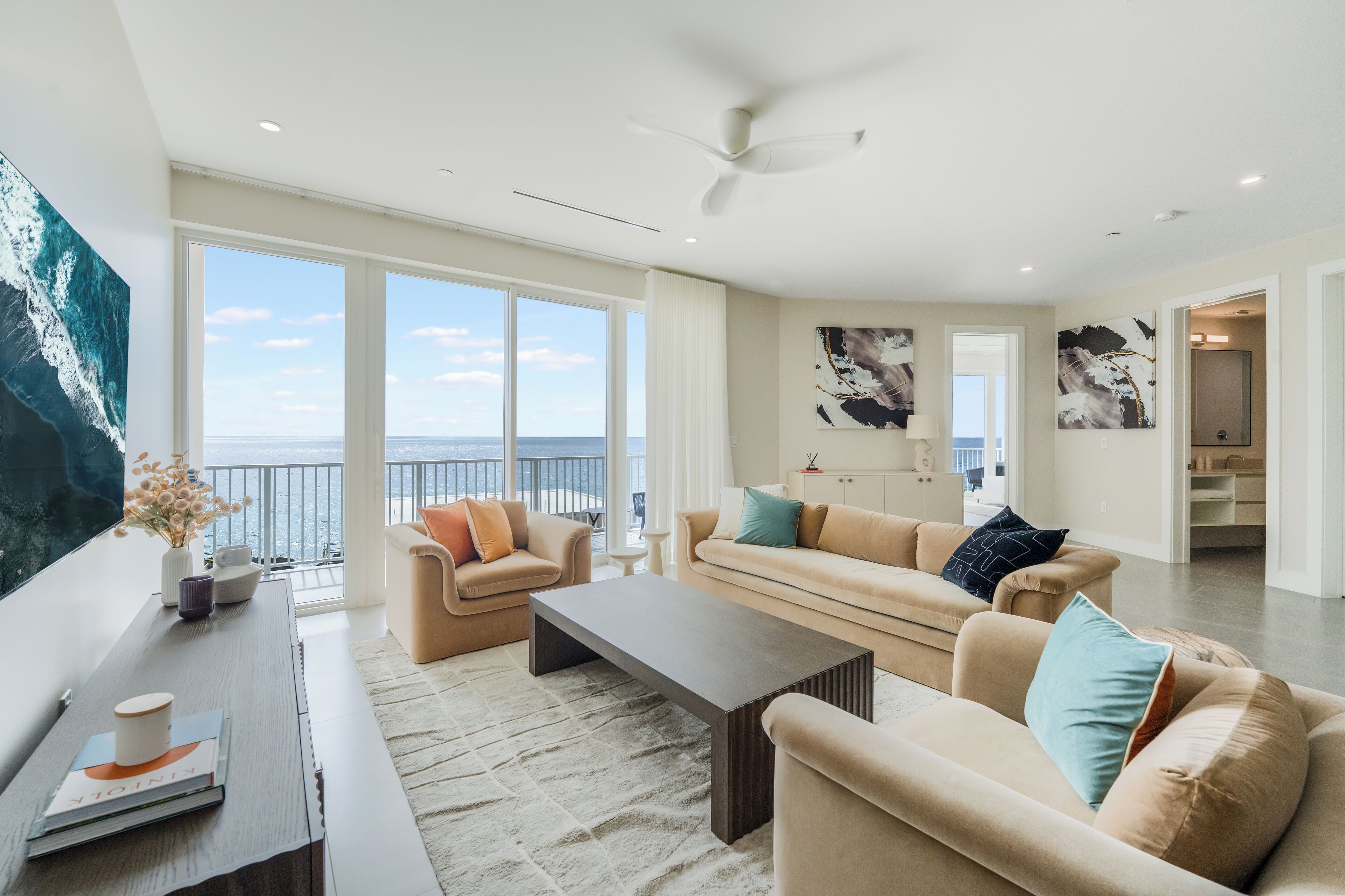304 - 3 Bedroom Ocean View (3rd Floor) | Living area