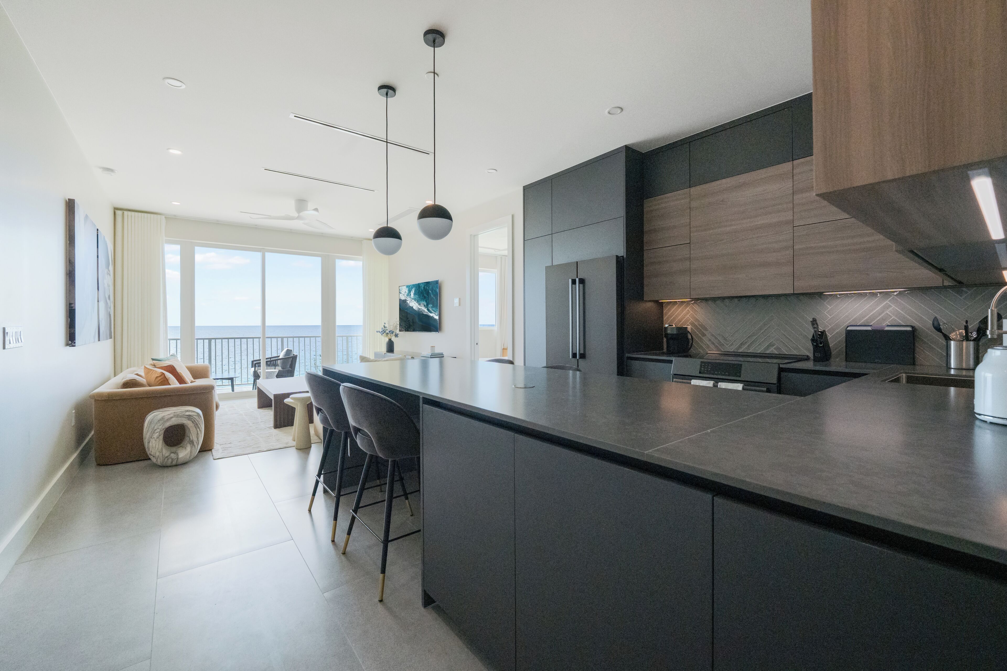 303 - 2 Bedroom Ocean View (3rd Floor) | Coin séjour