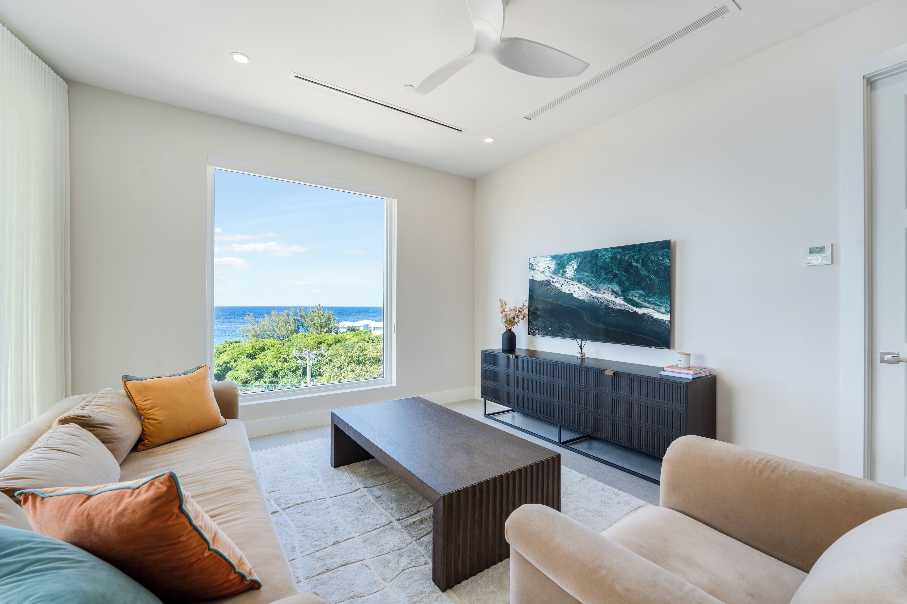 401 - 3 Bedroom Partial Ocean View (4th Floor) | Living area