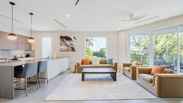 209 - 1 Bedroom Partial Ocean View (2nd Floor) | Coin séjour