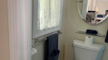 Studio | Bilik Mandi