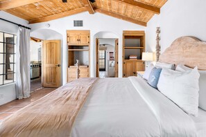 4 Schlafzimmer, Schreibtisch, Bügeleisen/Bügelbrett, kostenloses WLAN