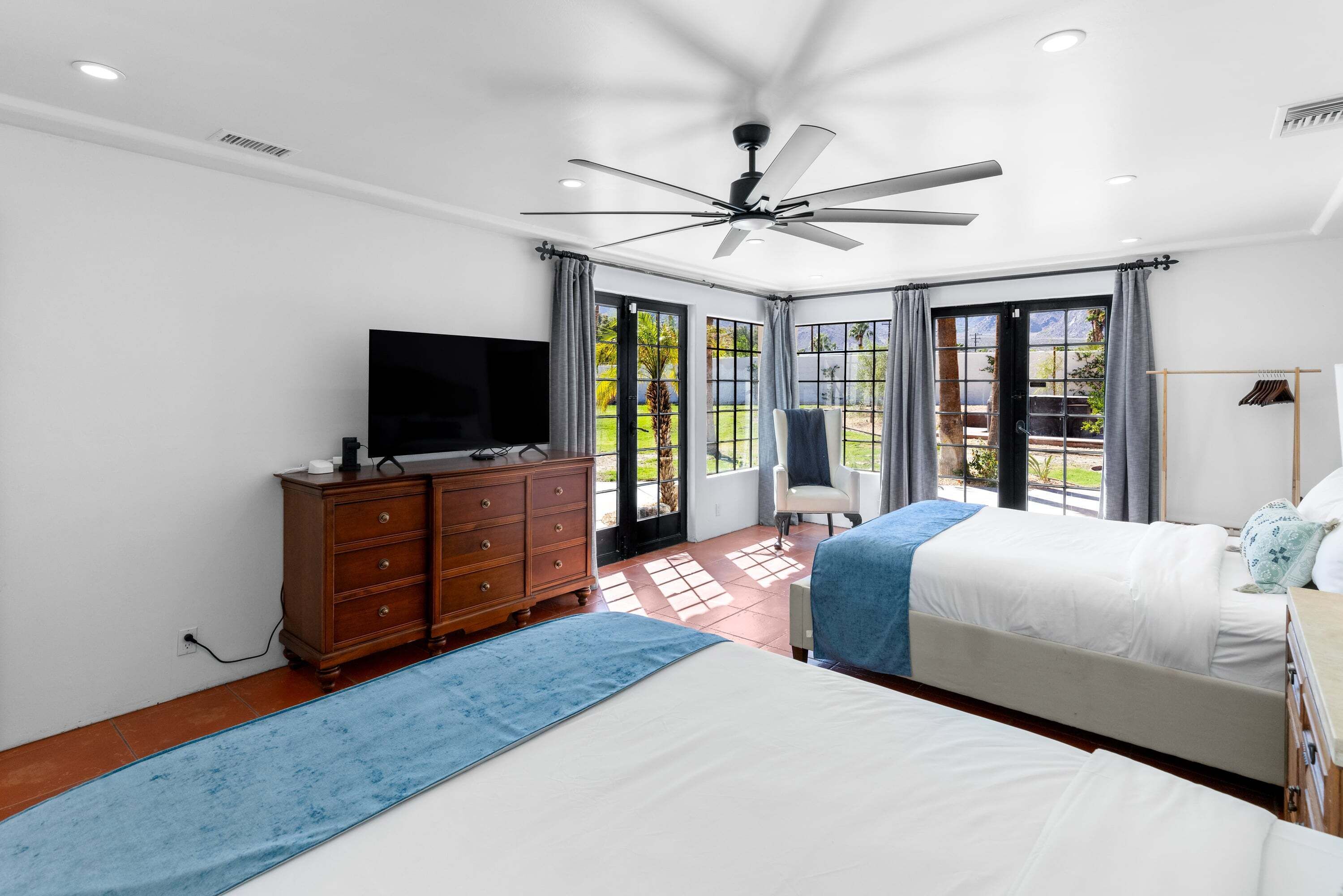 4 bedrooms, desk, iron/ironing board, free WiFi