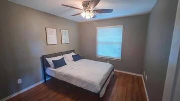 3 bedrooms, internet, bed sheets