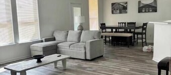 Comfy Home 6 miles from Bush Airport