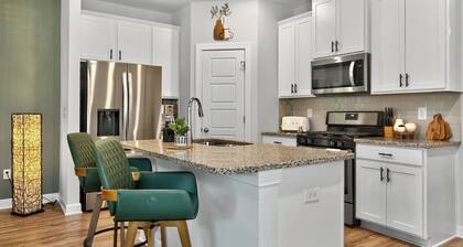 Upscale Greenville Getaway. 10 Mins 2 Falls Park