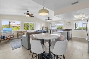 Casa, varias camas (Campfire Turtle Mound) | Interior