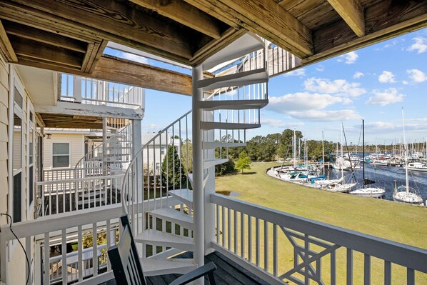 Property grounds - Captain and All His Crew (New Bern)