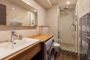 Shower, towels