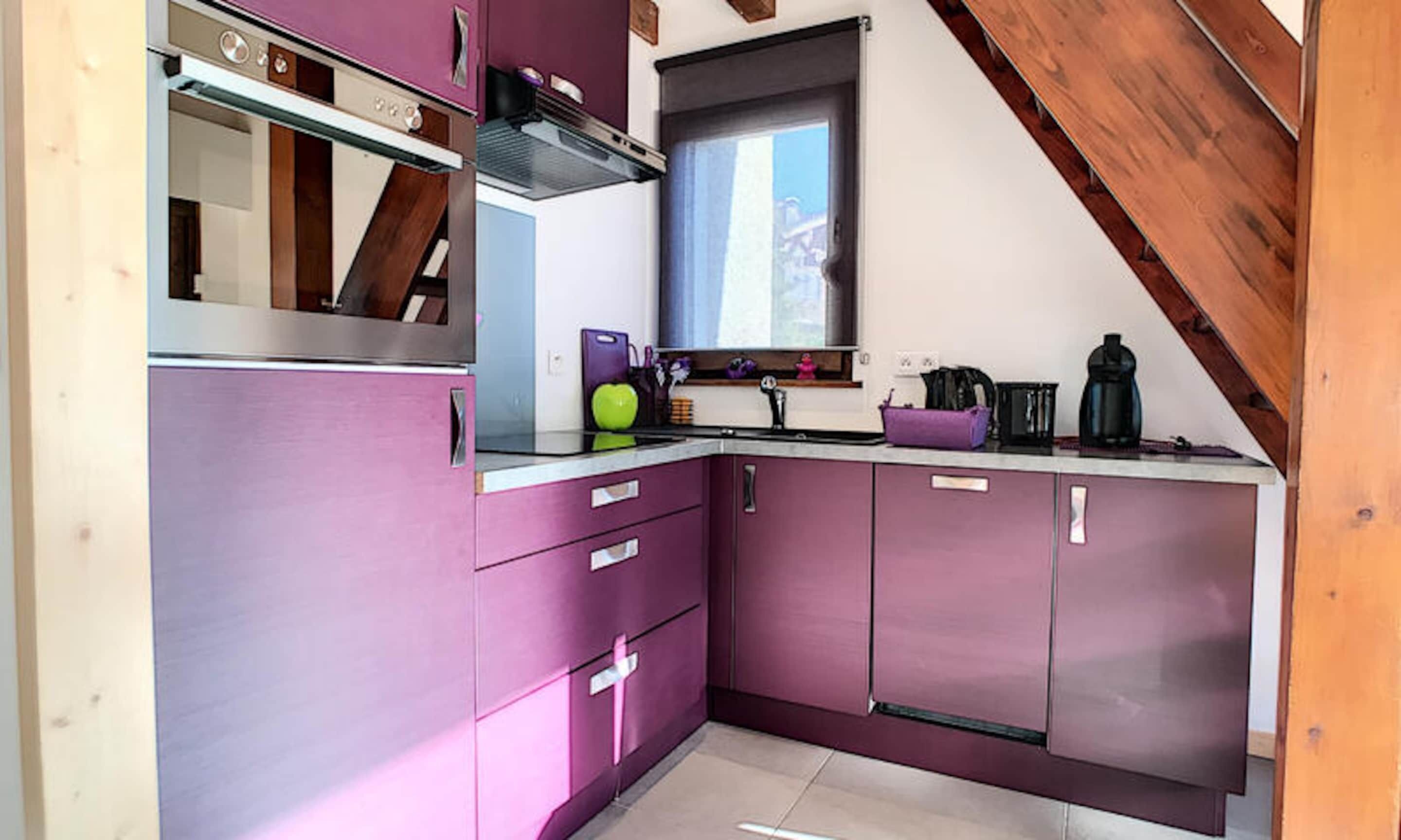 Fridge, microwave, oven, coffee/tea maker