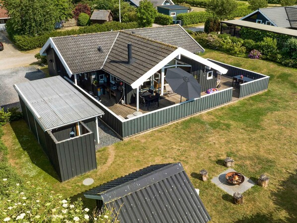House | Outdoor dining