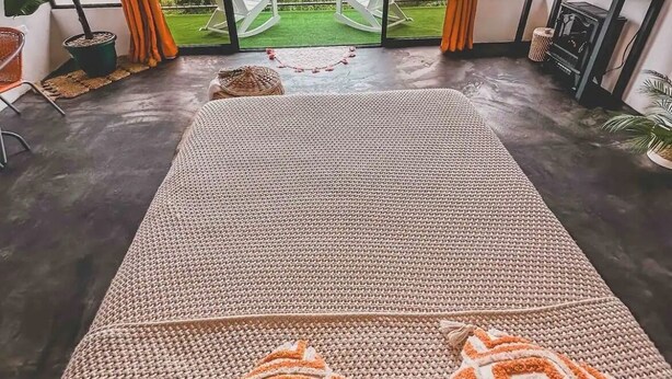 A room with a large window overlooking a mountainous landscape, a woven rug, and two rocking chairs. - Eco Suite 1-bedroom villa in awesome La Fortuna with AC (La Fortuna)