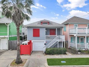 Exterior - Low Tide | Studio Apartment Near UTMB  and Seawall (Galveston)