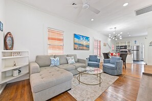 TV - Low Tide | Studio Apartment Near UTMB  and Seawall (Galveston)
