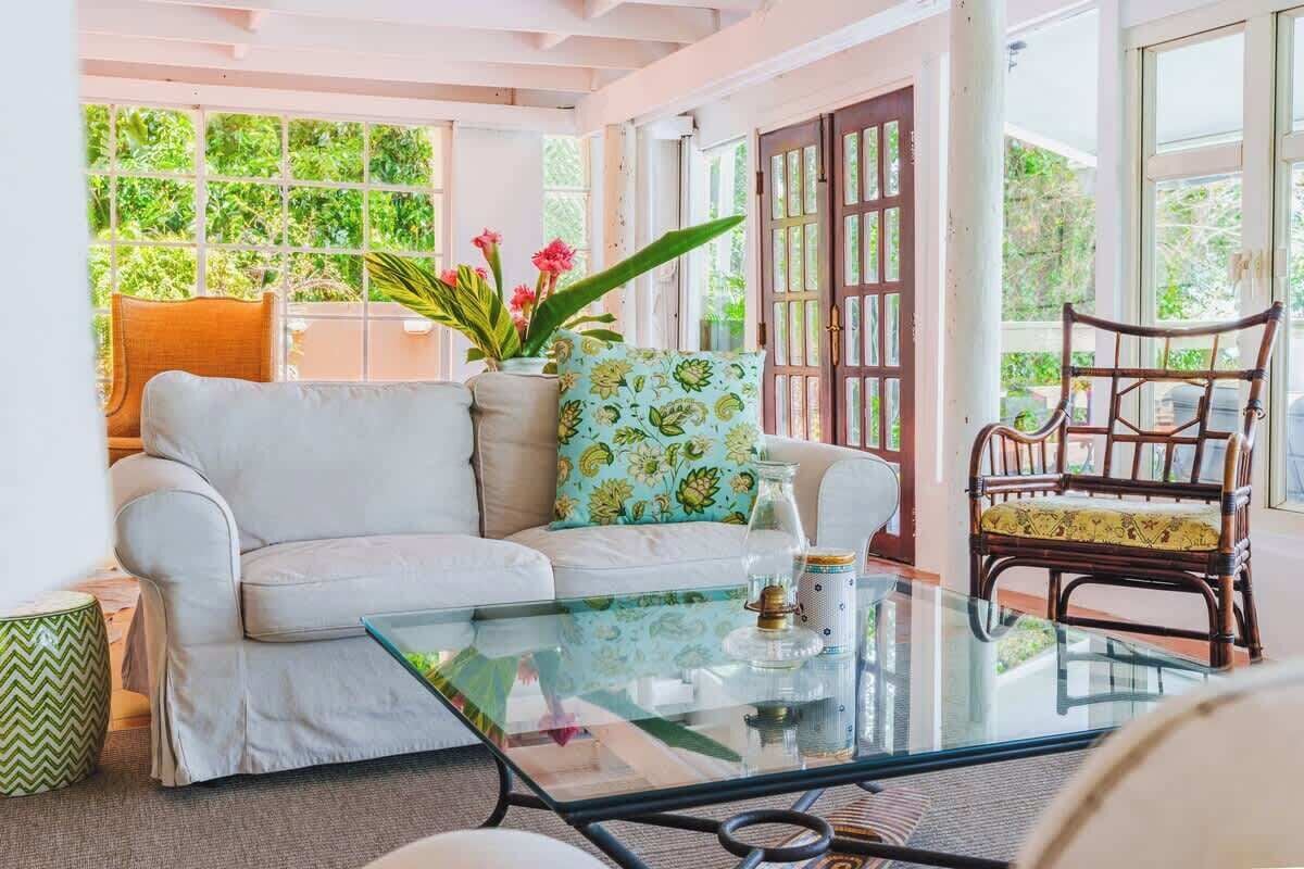 Chalet, 2 Queen Beds, Hot Tub, Mountain View (Chalet Lulu) | Living area