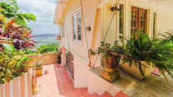 ชาเลท์, เตียงควีนไซส์ 2 เตียง, อ่างน้ำร้อน, วิวภูเขา (Chalet Lulu) | การตกแต่งภายนอก