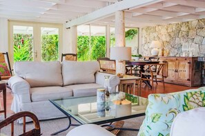 Nhà gỗ, 2 giường cỡ queen, bồn tắm nước nóng, quang cảnh núi (Chalet Lulu) | Khu phòng khách