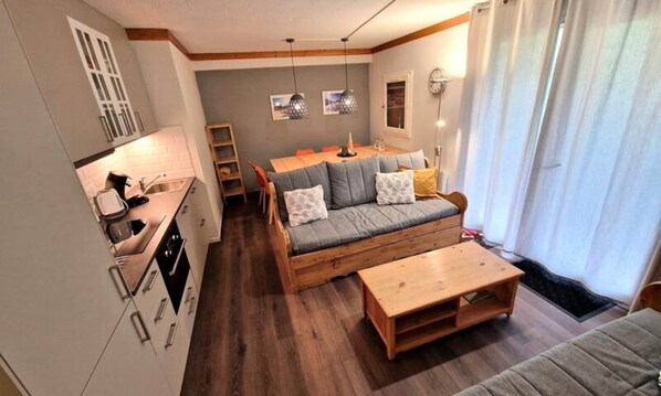Living area - Apartment in Bettets Near Ski Slope (Modane)
