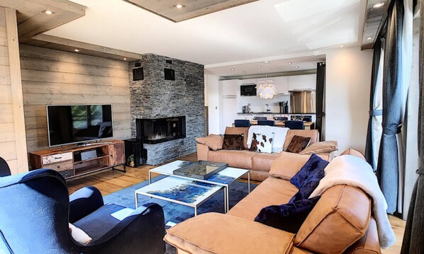 Fireplace - Apartment in Les Gets With Pool Access (Les Gets)