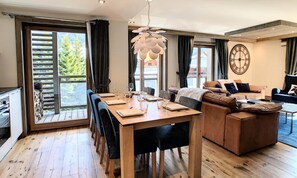 Fireplace - Apartment in Les Gets With Pool Access (Les Gets)