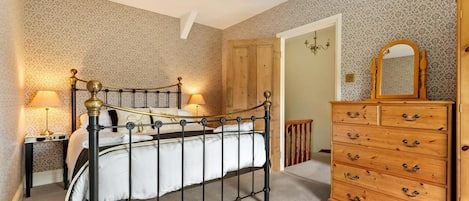 3 chambres, lit parapluie, draps fournis