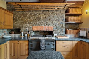 Fridge, dishwasher, toaster, cookware/dishes/utensils - Pendre Farmhouse, New Quay (Llangrannog)