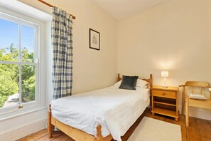 3 bedrooms, travel crib, free WiFi, bed sheets