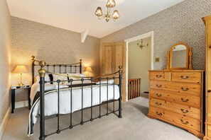3 bedrooms, travel cot, free WiFi, bed sheets