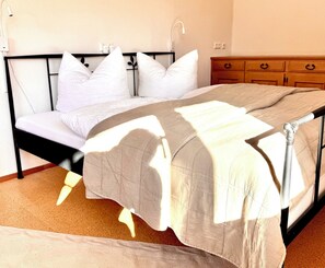 3 makuuhuonetta, ilmainen Wi-Fi, vuodevaatteet