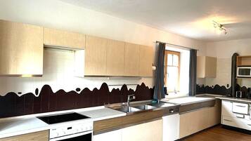 Kühlschrank, Ofen, Herdplatte, Geschirrspüler